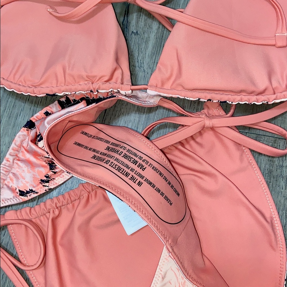 Gymshark Triangle Reversible Bikini Set - Picture 4 of 7